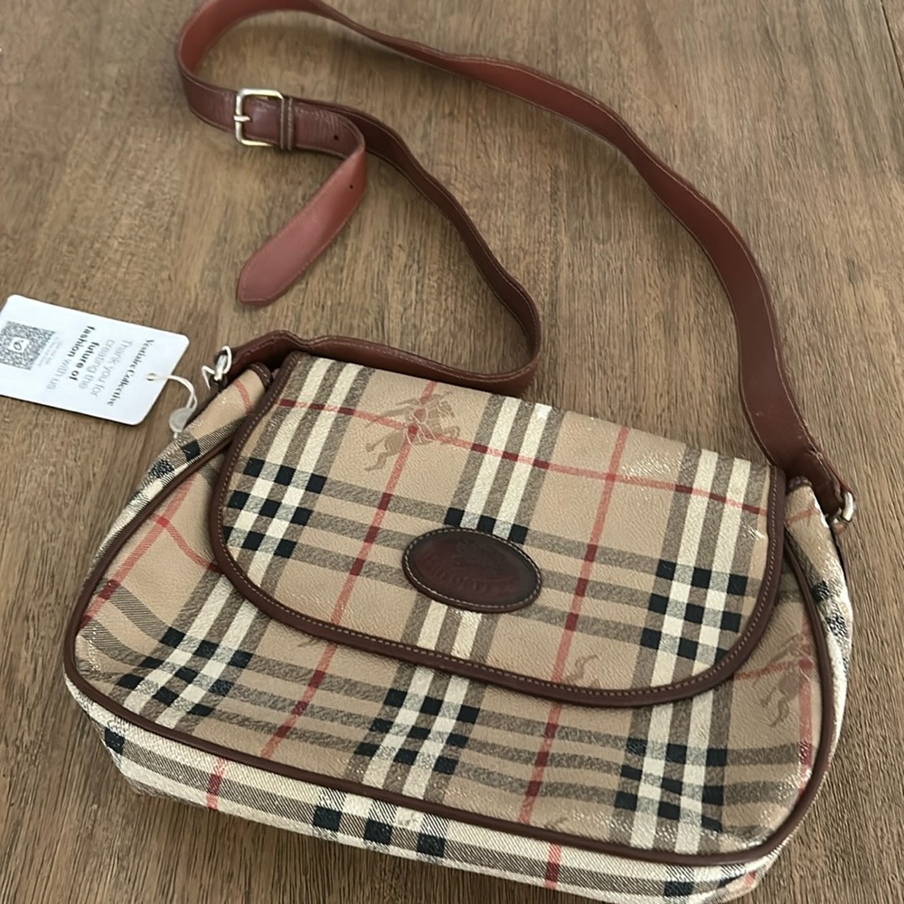 Burberry LEATHER CROSSBODY BAG. 26